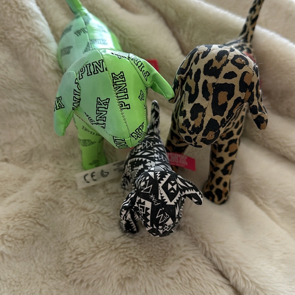 Victoria Secret Pink Dogs 3 in total !